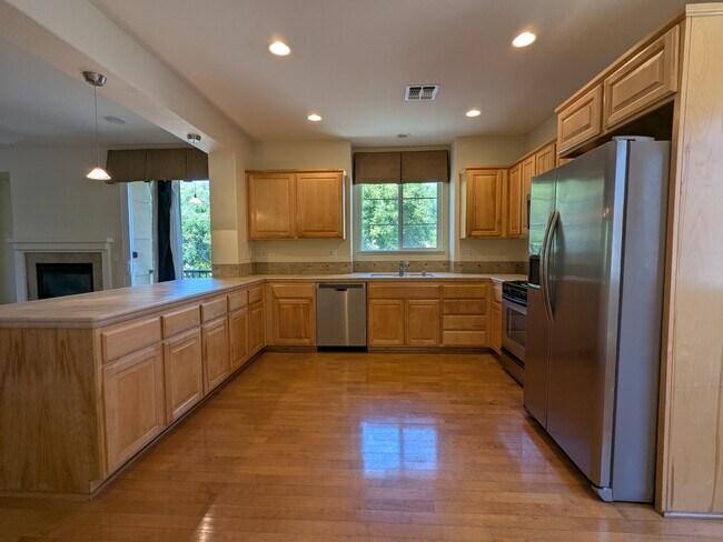Building Photo - 2854 Jefferson Ln