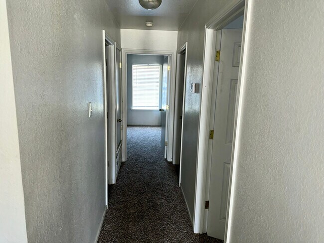 Foto del edificio - 402 Topeka Ct