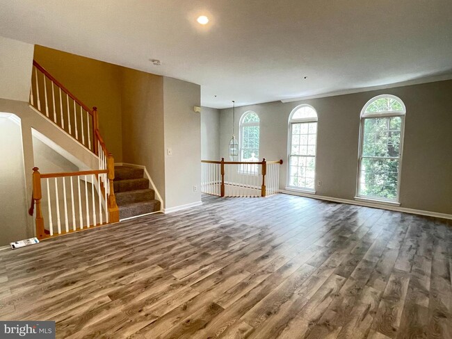 Building Photo - 8 Waddington Ln