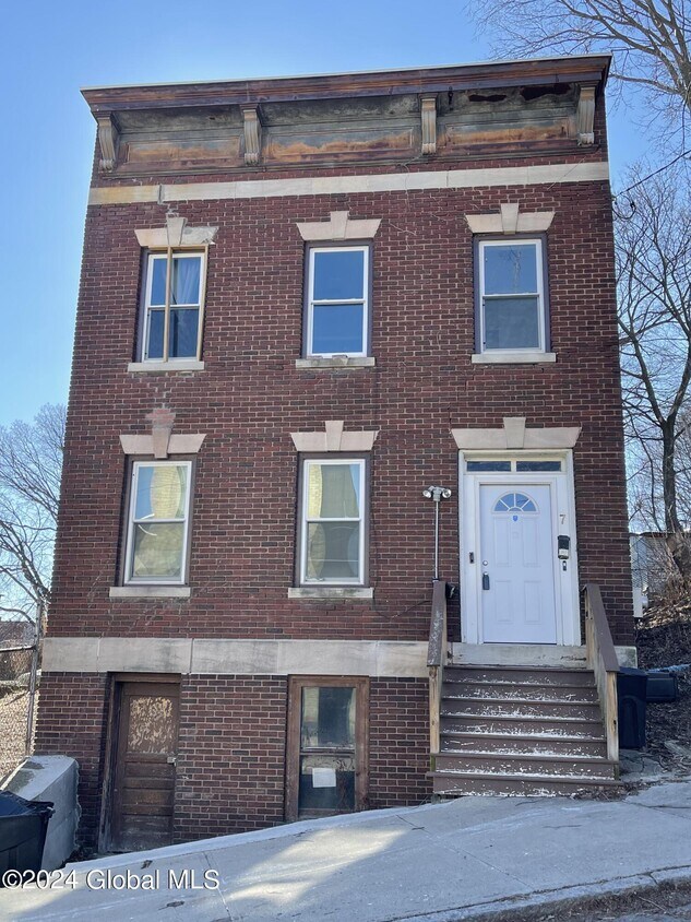 7 Wilbur St Unit 2nd Fl, Albany, NY 12202 Room for Rent in Albany, NY