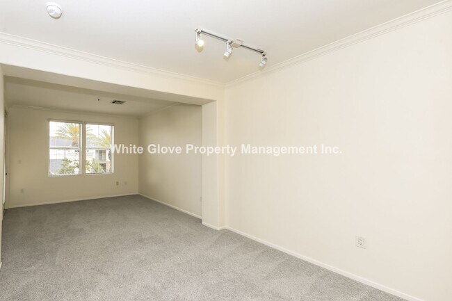 Foto del edificio - Wonderful 1 Bedroom in Irvine Watermarke C...