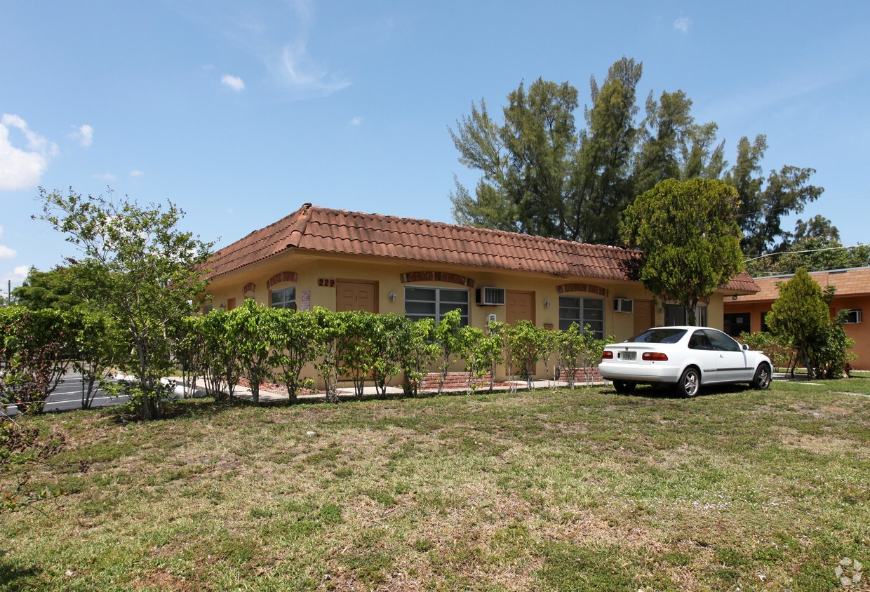 Building Photo - 229 SW Avondale Dr