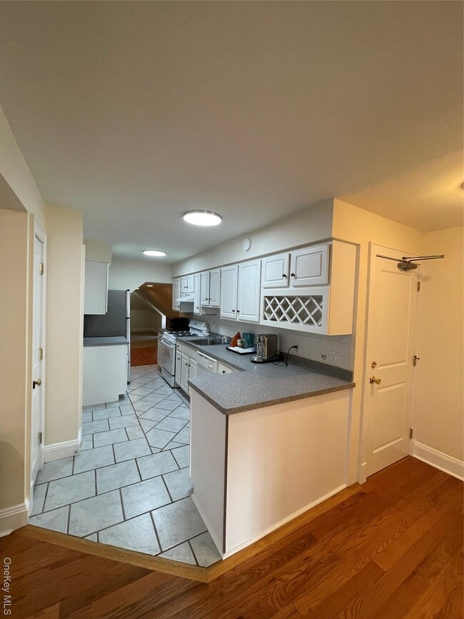 Building Photo - 139 S Broadway