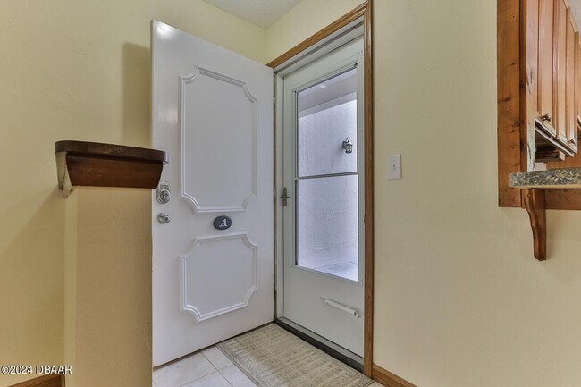 Building Photo - 203 S Orchard St