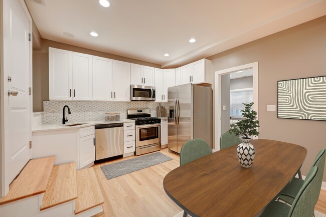 Foto del edificio - 1430 N Maplewood Ave