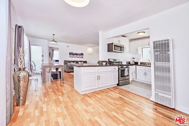 Building Photo - 35-35 Dudley Ave