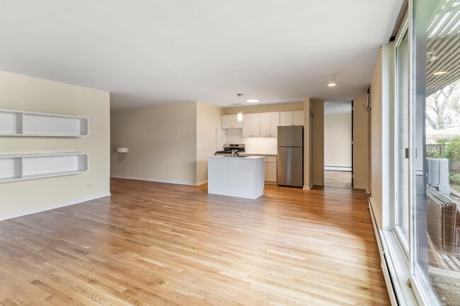 Kitchen/Dining - 5435 N Artesian Ave