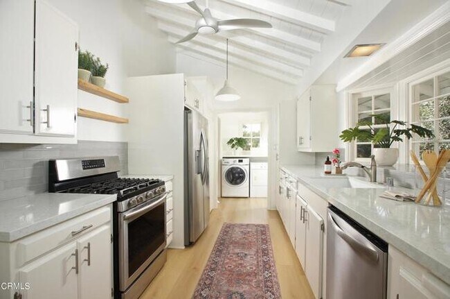 Foto del edificio - 2338 Cascadia Dr