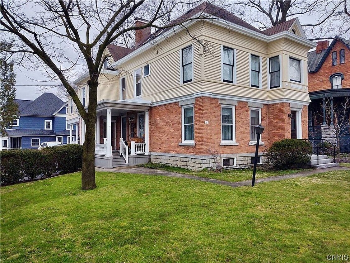Primary Photo - 109-111 North St