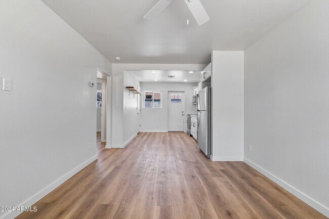 Foto del edificio - 638 W 5th Ave