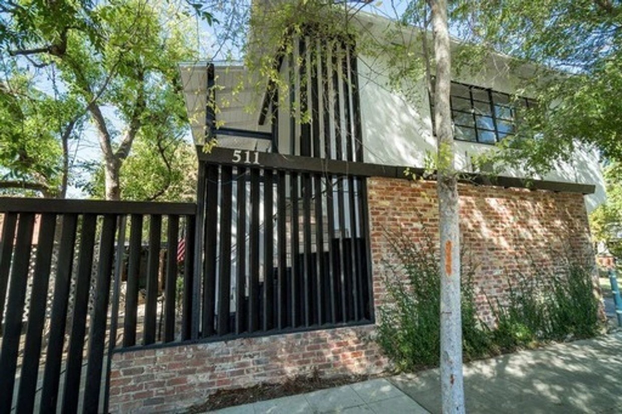 Primary Photo - 511 N Yosemite Ave