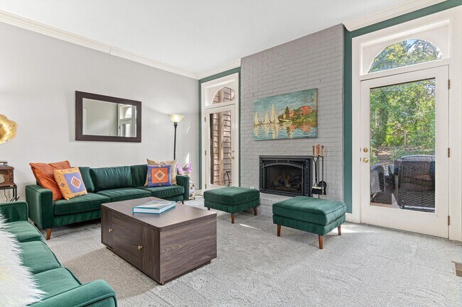 Building Photo - Welcome to Edina’s Best Kept Secret!