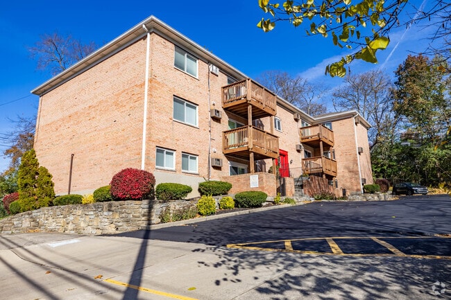 Building Photo - Riverstone Court Apartments - Beechmont Ave