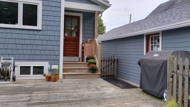 Building Photo - Charming Single Family Home in Portsmouth!