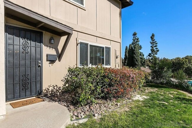 Foto del edificio - Premium Gated Townhome in Bonita Willows — A Perfect Blend of Comfort & Lifestyle