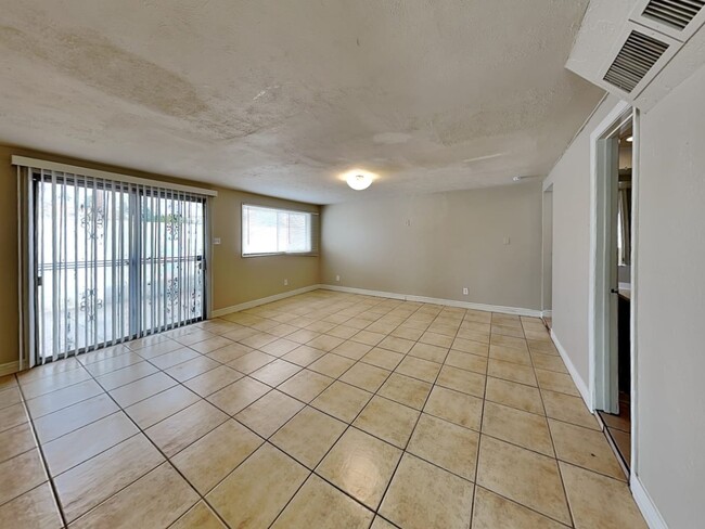 Building Photo - 4534 W Mitchell Dr