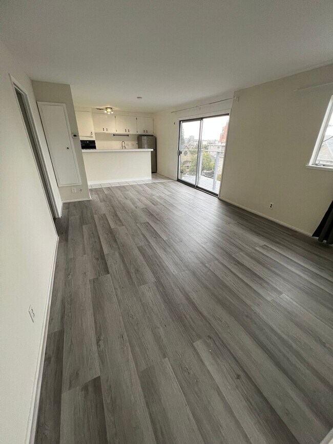 Foto del interior - Euclid Apartments LLC.