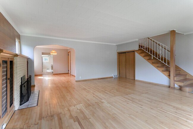 Foto del edificio - Updated 5 bedroom 2 bath single family house