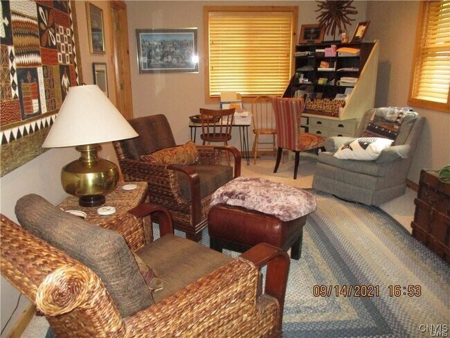 Foto del edificio - 47619 Dingman Point Rd