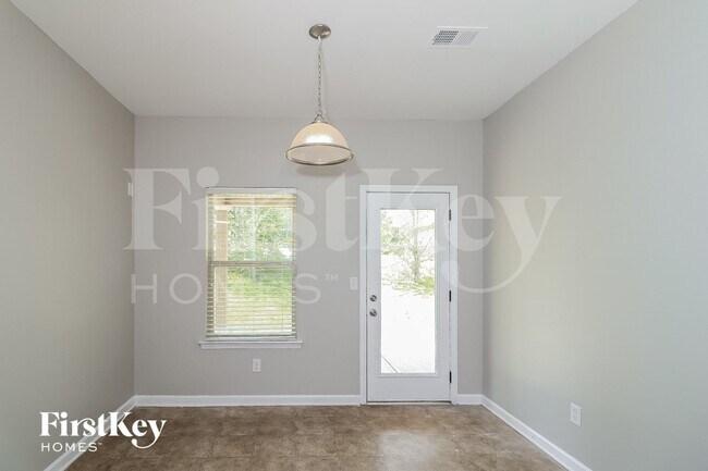 Foto del edificio - 7807 Wrotham Cir