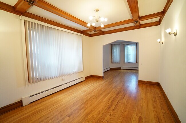 Foto del edificio - 3129 N Hamlin Ave