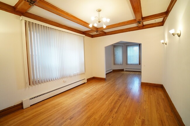 Building Photo - 3129 N Hamlin Ave