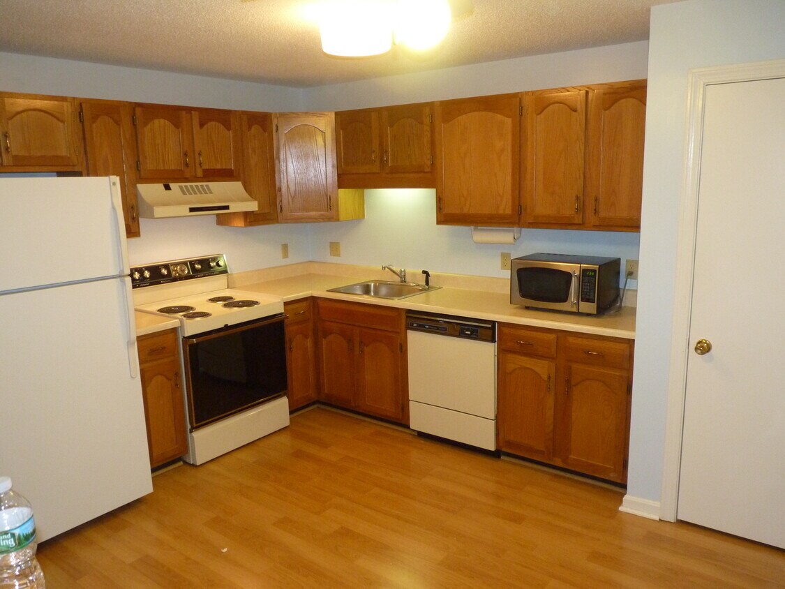 130 Endicott St N Unit 319, Laconia, NH 03246 Condo for Rent in