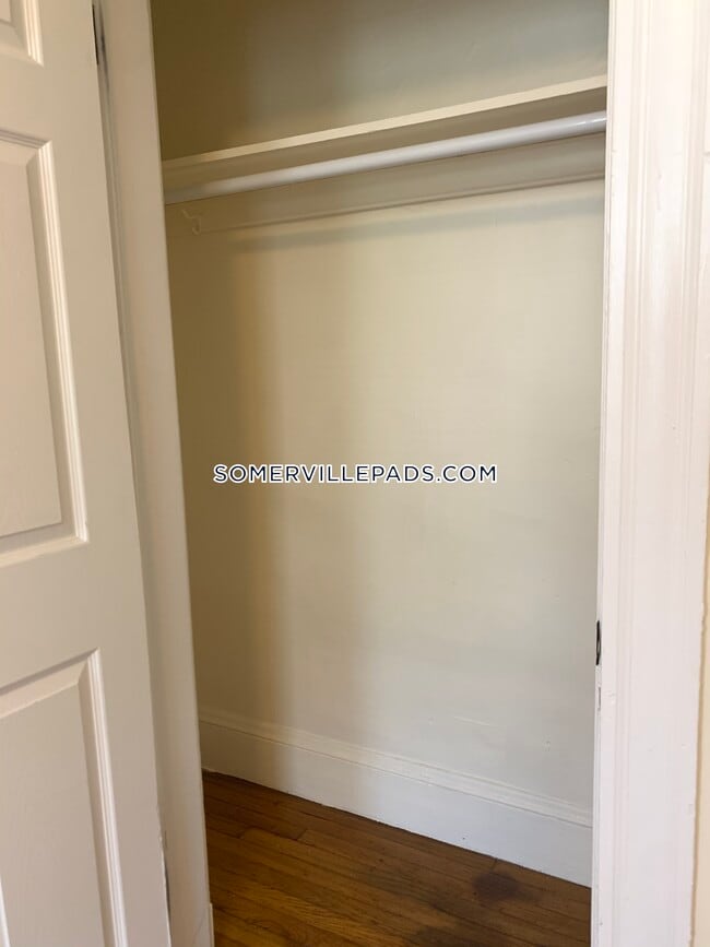 Building Photo - 379 Broadway