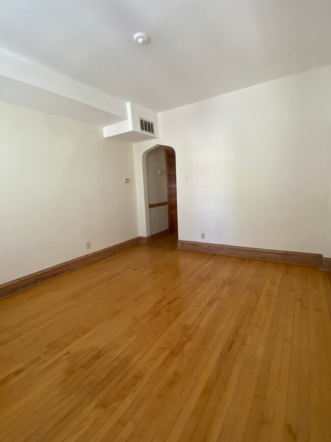 Foto del edificio - 3653 W Oakdale Ave