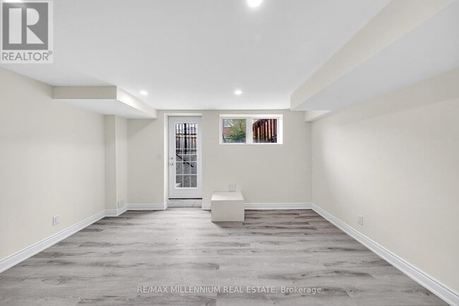 Building Photo - 177 Hyperion Ct