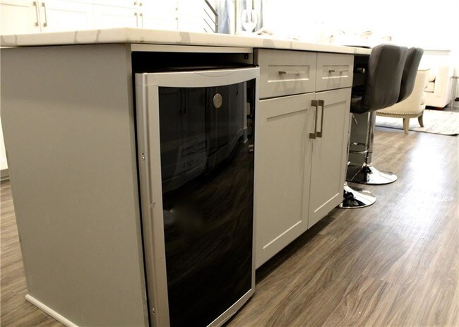 Foto del edificio - 1902 Moser Ave