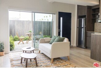 Building Photo - 623 Mariposa Ave