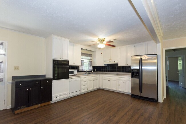 Foto del edificio - 3720 Sunny Hill Dr