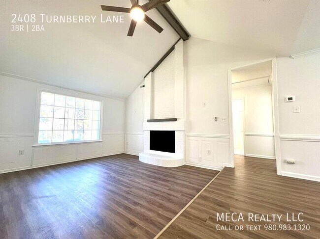 Foto del edificio - 2408 Turnberry Ln