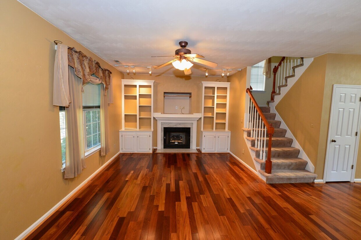 Primary Photo - Lakefront home in Grassfield School District