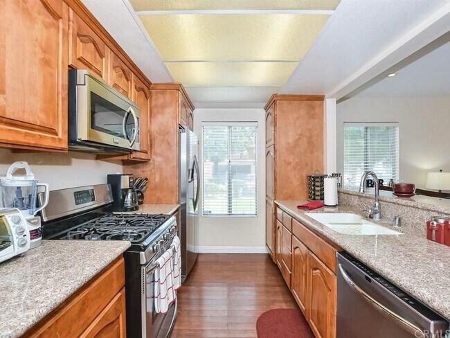 Foto del edificio - 1460 Kendall Dr