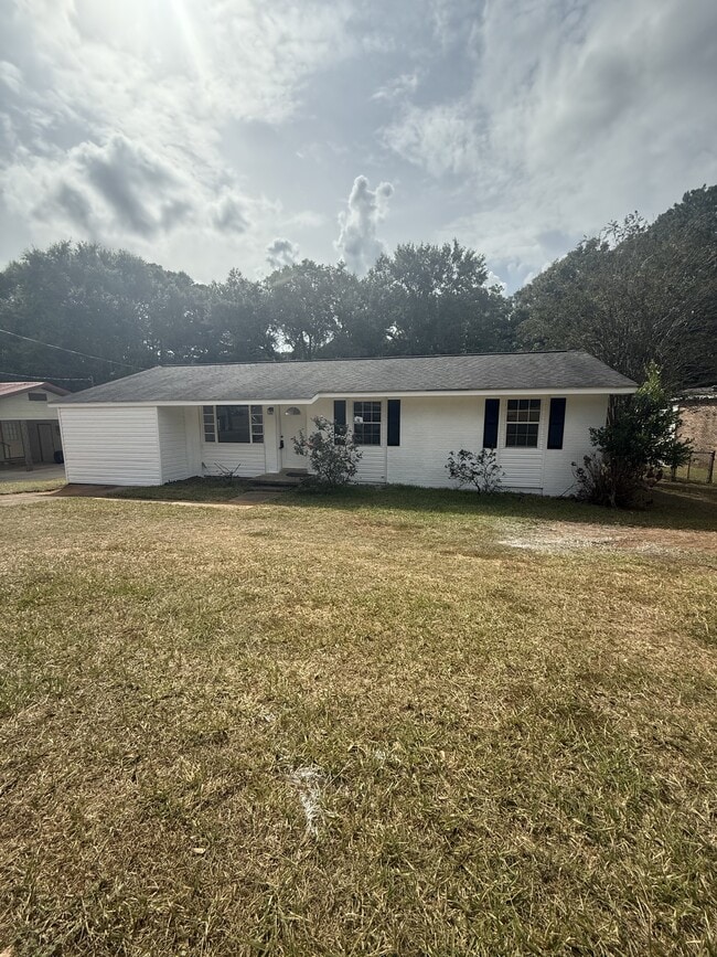 Building Photo - 221 Meadowbrook Dr