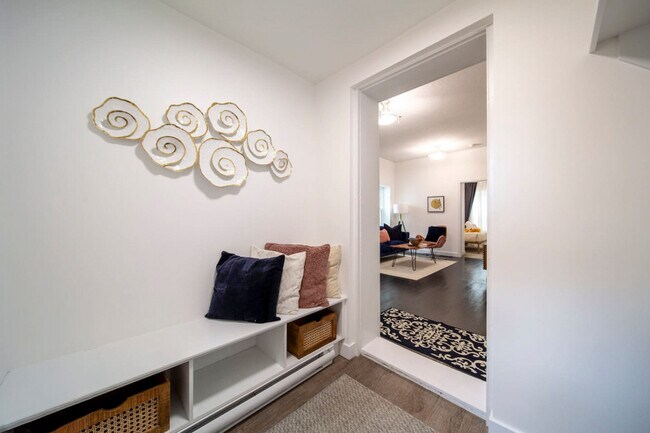 Photo du bâtiment - 11333-11389 89 St NW