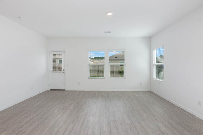 Foto del edificio - 6063 Draw Lp