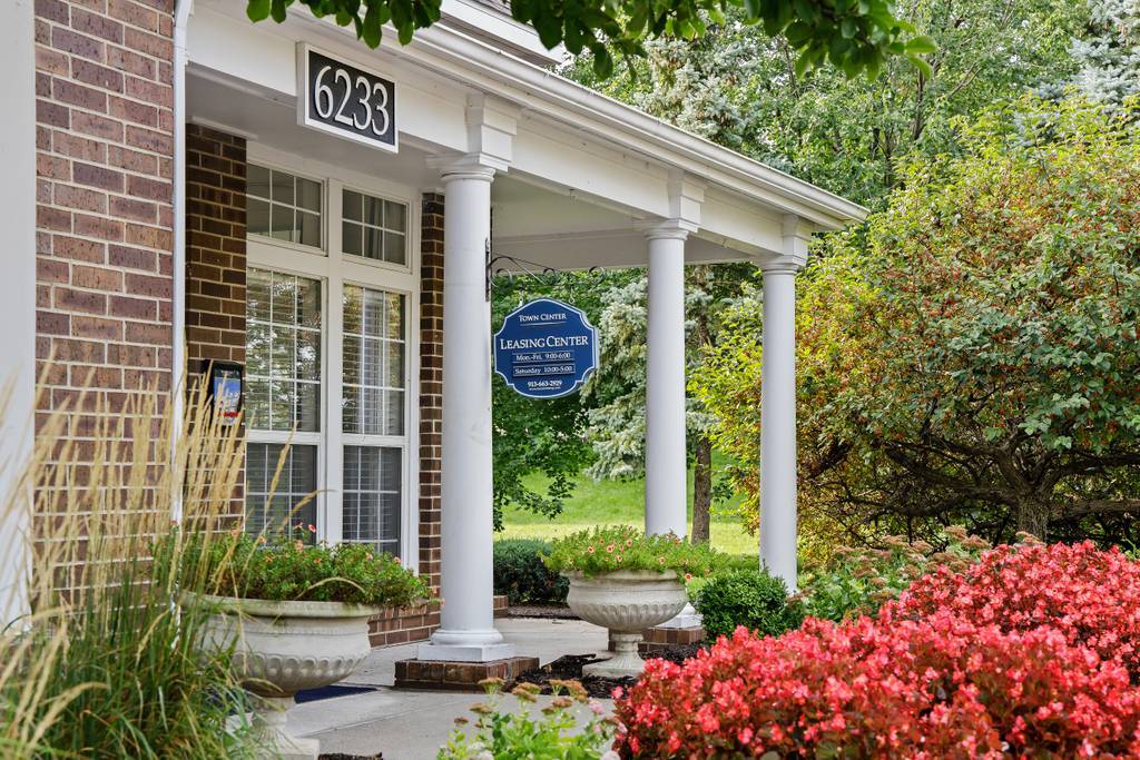 Town Center Apartments Apartments 6233 W 120th St Overland Park, KS