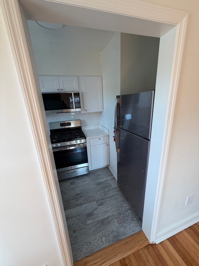 Building Photo - 223 Bellevue Ave