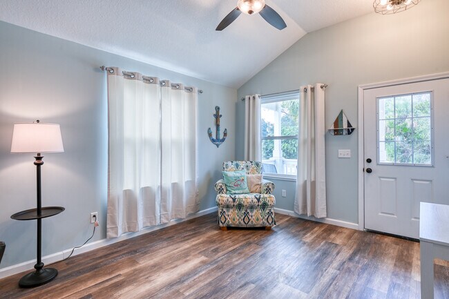 Foto del edificio - 5446 Windantide Rd