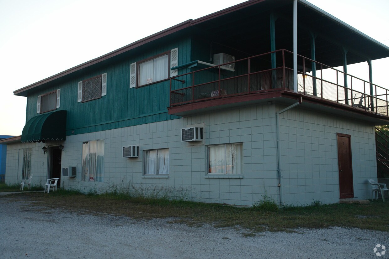 Foto principal - 2499 Main St