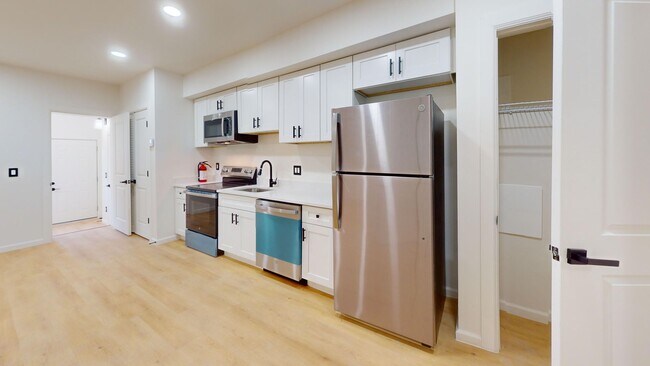Building Photo - 1318 Holbrook St NE