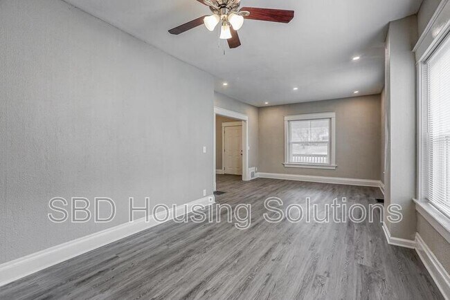 Foto del edificio - 2256 S Sterling Ave
