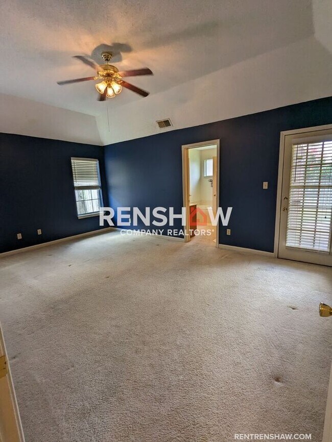 Building Photo - Gorgeous - 3 Bed, 2 Bath - Off Mullins Sta...