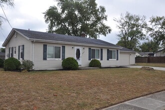 Building Photo - 900 Franora Dr