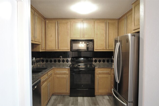 Building Photo - 8427 Hearth Dr