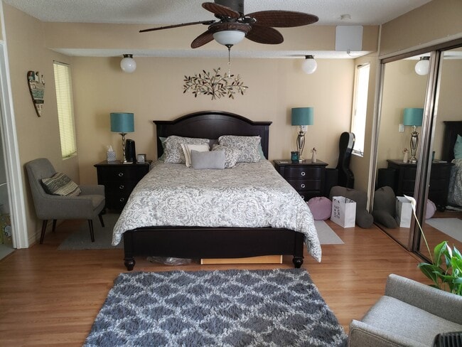 Building Photo - 3053 Lakeview Cir