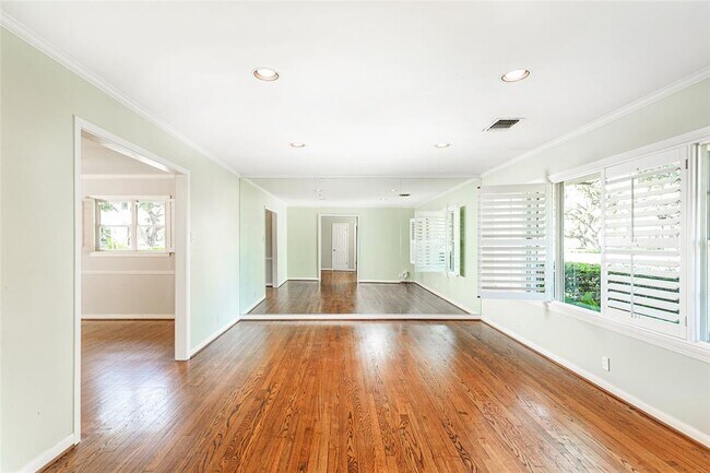 Foto del edificio - 4631 Devon St